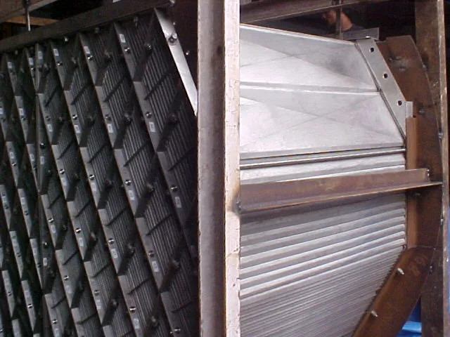 Plate-type coalescer assembly.