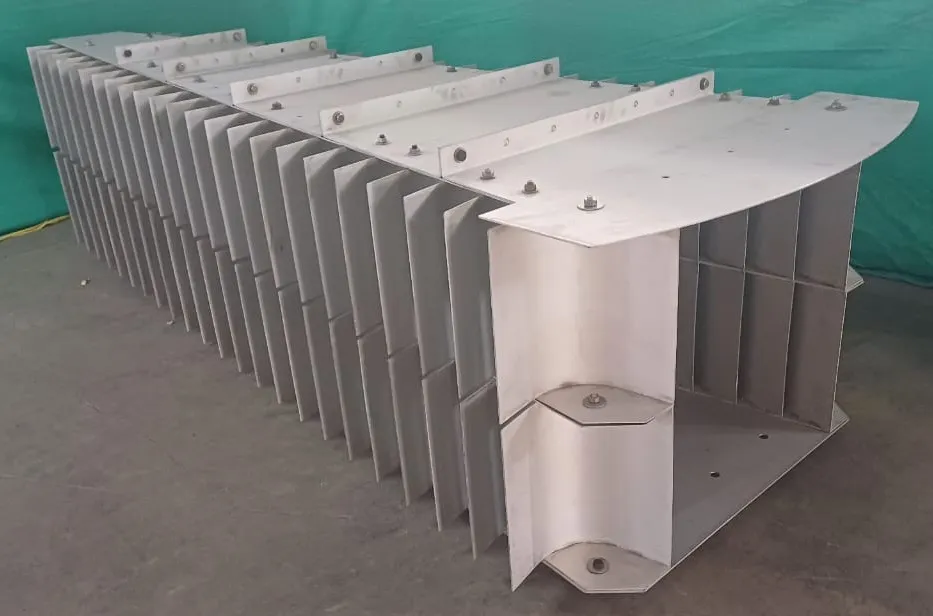 Vane inlet device with curved vanes in a sectional housing.